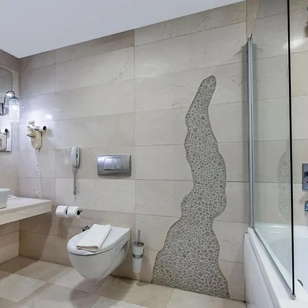 Sisushotel Otel 4*